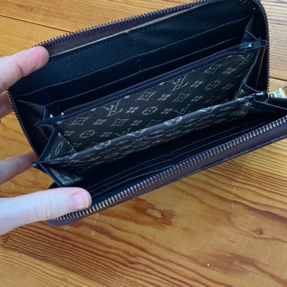Checkered Zip Wallet - Picture 2 of 2